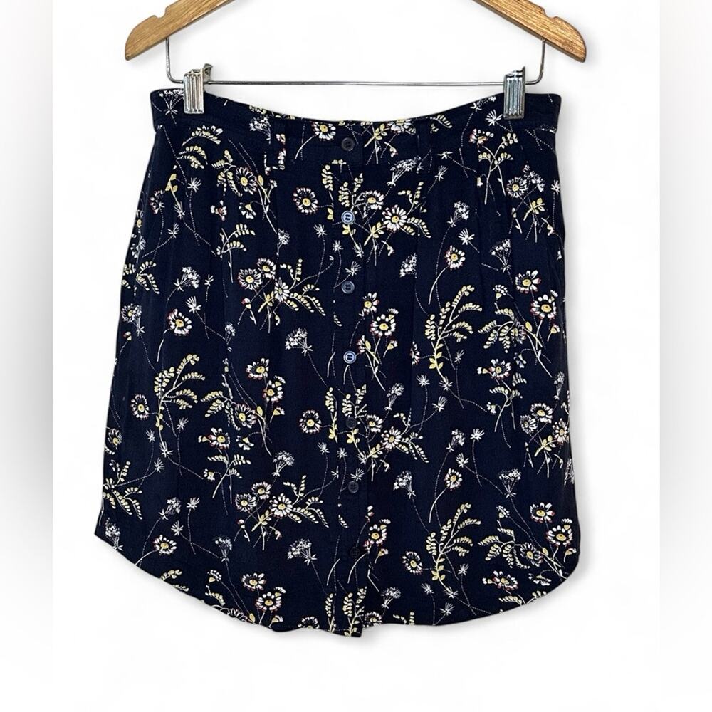 LOFT Petites Navy Floral skirt – Women’s Size SP - Picture 2 of 4